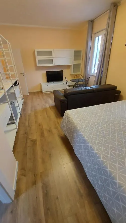 Glam Resort G H O S T E L La Spezia